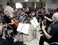 Артисты-репатрианты поддержали пожилых жителей Юга страны