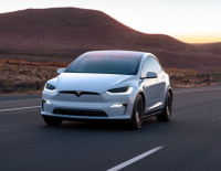 Tesla презентовала удешевленные версии моделей Y и 3