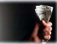 Депутаты отказались сокращать свою зарплату на 10%