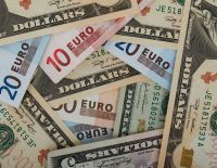 Итоги валютных торгов: курс доллара остался без изменений, курс евро снизился