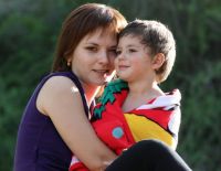 Правительство утвердит программу помощи матерям-одиночкам