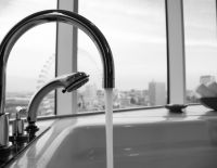 В Израиле цены на воду будут снижены на 15%