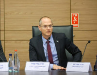 По просьбе фракции НДИ министр алии пообещал не лишать репатриантов корзины абсорбции