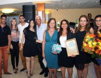 Тепло попрощались