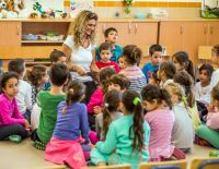 Записывать детей в школы и сады станет легче