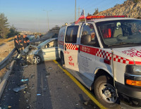 Автомобиль насмерть сбил мужчину, которому оказывали помощь парамедики