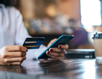 Банки сообщают о новом рекорде по расходам израильтян по кредиткам