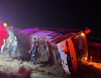 На 6-й трассе перевернулся автобус, множество пострадавших