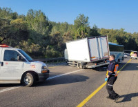 На 60-й трассе столкнулись автобус и грузовик, пострадали 16 девушек
