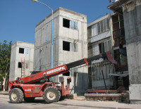 Слов нет: в Хайфе от жилого дома отвалились новопостроенные мамады