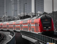 В Израиле поезд сбил человека, движение приостановлено