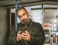 Компания Apple разработала приложение, которое избавляет от тошноты в транспорте