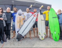 Ашкелонский серфинг на гребне волны