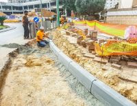 Двухполосное дорожное движение вдоль улицы Кадеш в районе Барнеа
