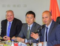 Подписание международного сотрудничества между двумя городами с заместителем мэра города в Китае