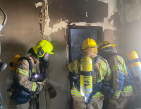 Утром в Ашкелоне лучился пожар в квартире на пятом этаже в восьмиэтажном доме