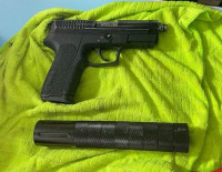 В рамках борьбы полиции с незаконным хранением оружия в Ашдоде изъяты пистолет и глушитель