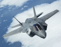 Современная техника в небе над Израилем