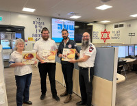 Дежурные бригады МАДА получили чаши&nbsp;для седера и мицвы