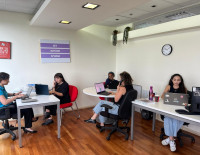 Колл-центр Элис: новая горячая линия помощи, организованная Женским лобби на фоне последствий войны