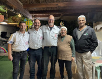 Роби пригласила команду MDA, которая спасла ей жизнь, отпраздновать с ней ее день рождения