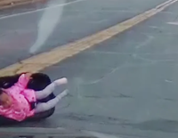 В Эйлате маленький мальчик выпал на ходу из машины и травмировался