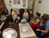 Помощь пожилым людям