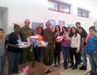 Сладкие подарки солдатам от учеников школы "Алеф"