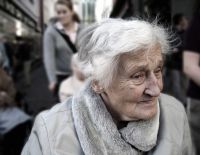 Утверждено в первом чтении: пожилых людей будут обслуживать без очереди