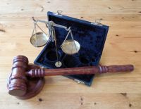 Забастовка в судах и в яслях под эгидой минэкономики