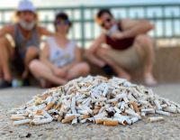 Окурки? Не на нашем пляже!