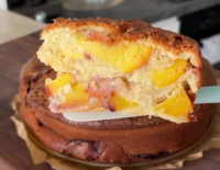 Пышный пирог с нектаринами
