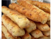 Устроит всех: вкуснейшие палочки с ветчиной и сыром
