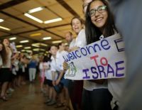 Прибыла большая группа  репатриантов из Северной Америки