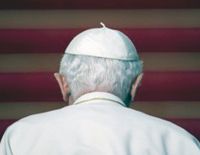 Бенедикту XVI посоветовали отречься от престола высшие силы