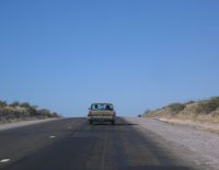 Два палестинских автомобиля прорвались через блок-пост