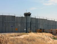 Изгнать семью убийцы из страны