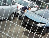 На автостоянку брошена граната