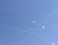 Ракета упала между домами