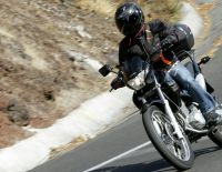 В Гиватаиме автомобиль сбил мотоциклиста, пострадавший в критическом состоянии