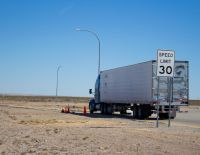 Водитель трейлера убегал от полиции и погиб на шоссе