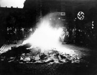 У синагоги сожжены сочинения Достоевского