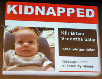 В кибуце Нир-Оз отметили первый день рождения Кфира Бибаса, самого маленького заложника ХАМАСа