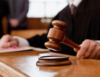 Иск на миллионы шекелей против известного врача за секс-преступления подан в Хайфе