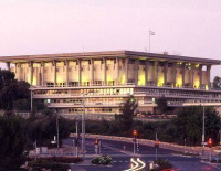 На этой неделе Кнессет должен утвердить госбюджет, или парламент будет автоматически распущен