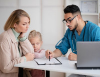 Более половины семейных врачей в Израиле работают без специальной профильной подготовки